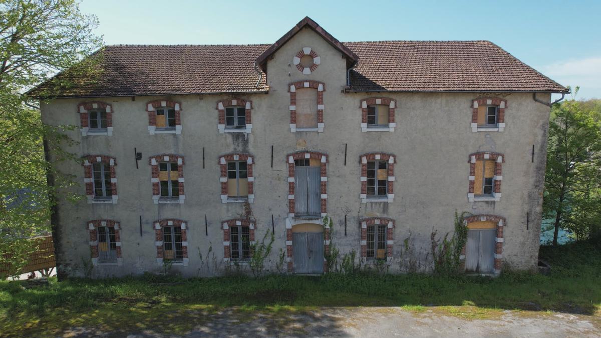 The stables and silo will house the 17 mixed and social housing units.